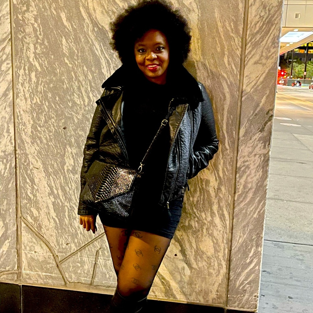 Meet your Posher, Ebony